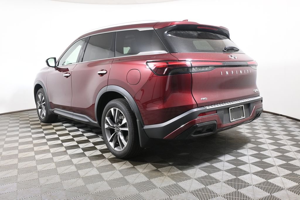 Certified Used 2023 Red INFINITI LUXE image 5