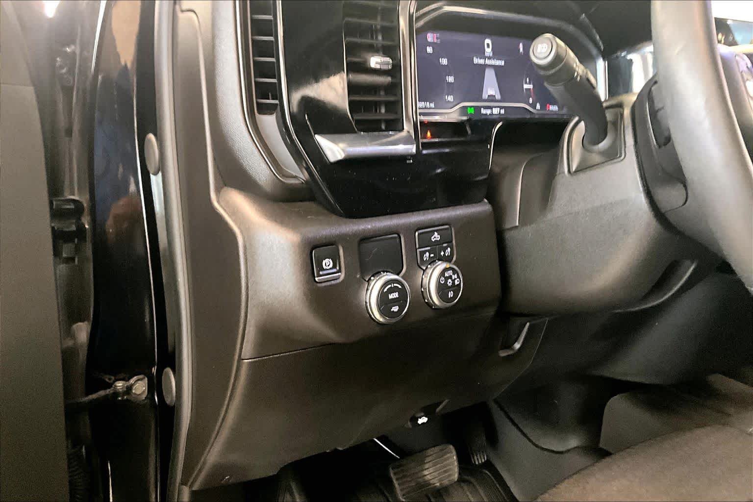 Used 2024 Onyx Black GMC Elevation image 30