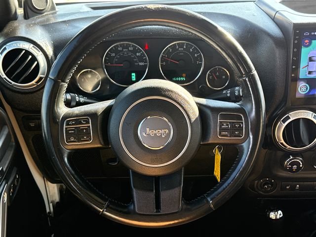 Used 2012 White Jeep Unlimited Rubicon image 15