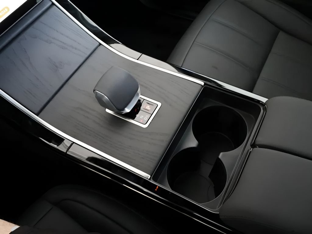 New 2026 Seoul Pearl Silver Land Rover Dynamic image 34