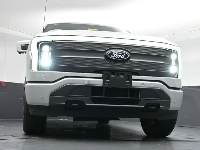 Used 2024 White Ford Lariat image 33