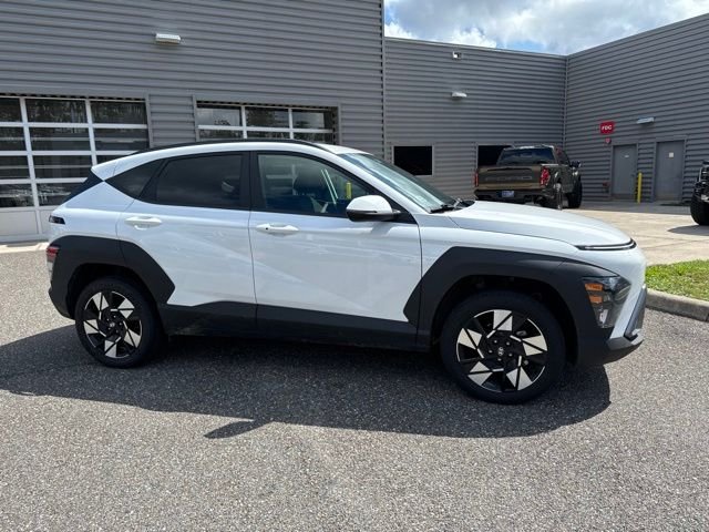 Used 2024 White Hyundai SEL image 3