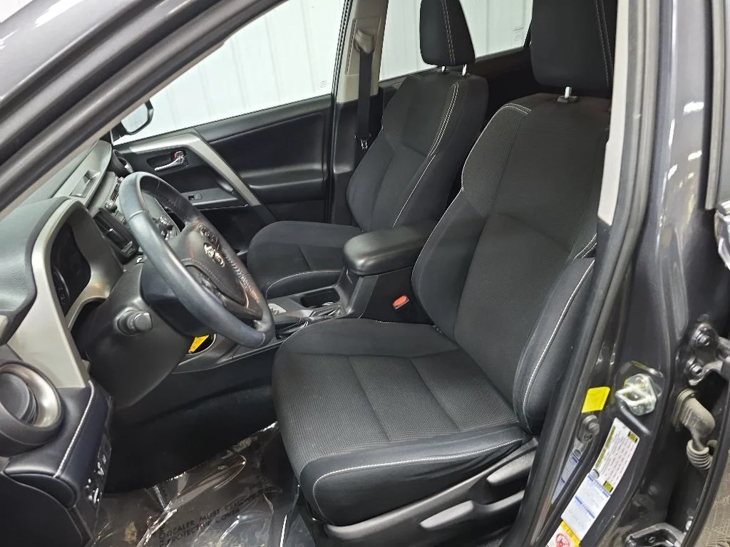 Used 2018 Gray Toyota XLE image 30