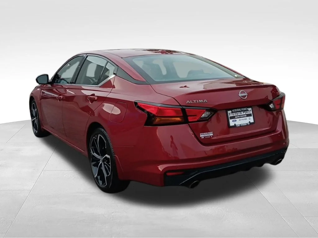 Used 2025 Scarlet Ember Nissan 2.5 SR image 6