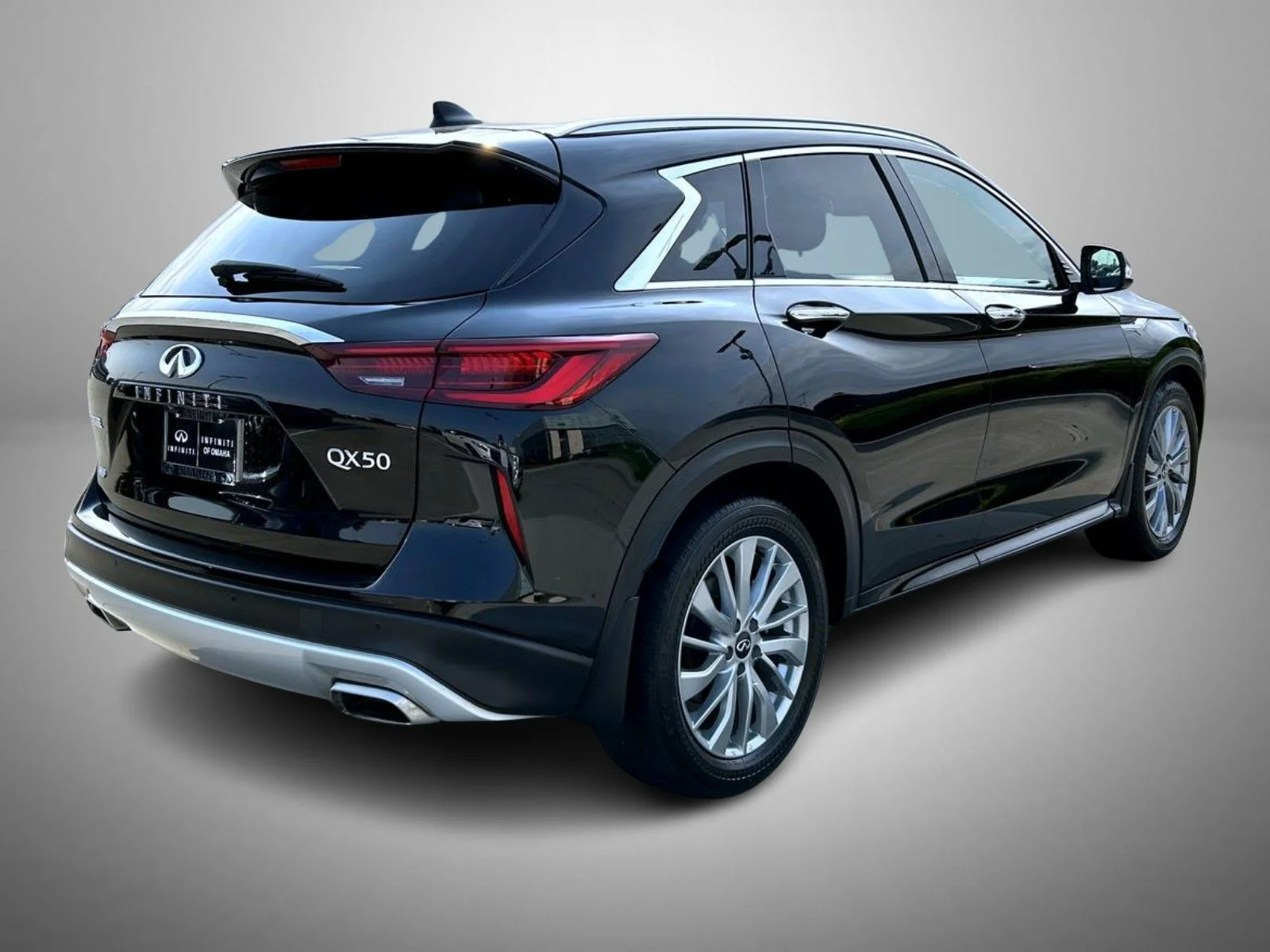 Certified Used 2025 Black INFINITI LUXE image 5