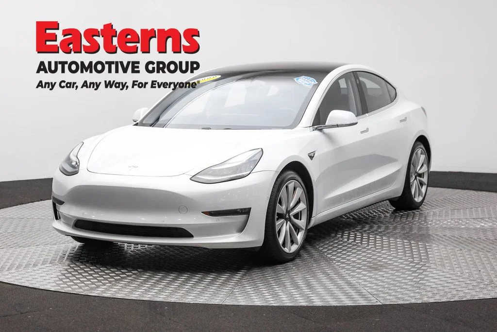 Used 2018 White Tesla Long Range image 1