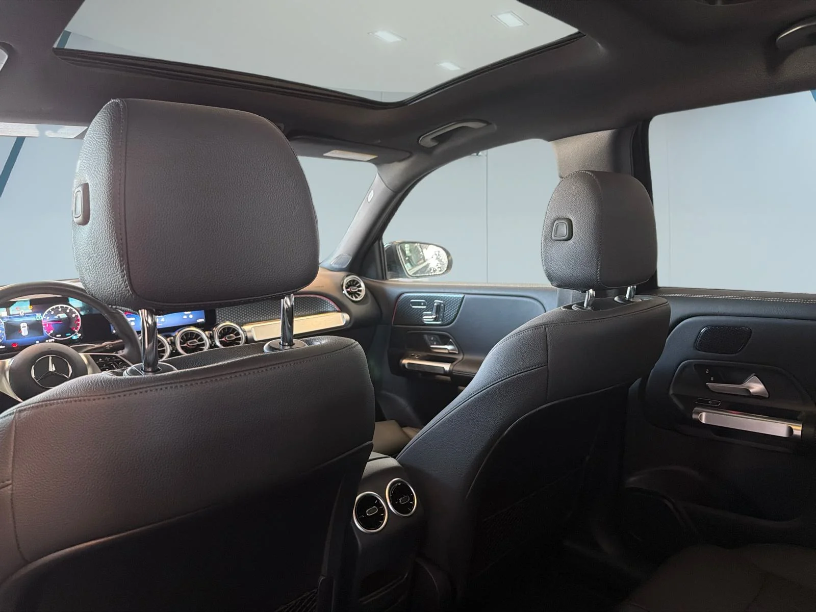 Certified Used 2025 Black Mercedes-Benz Glb 250 image 17