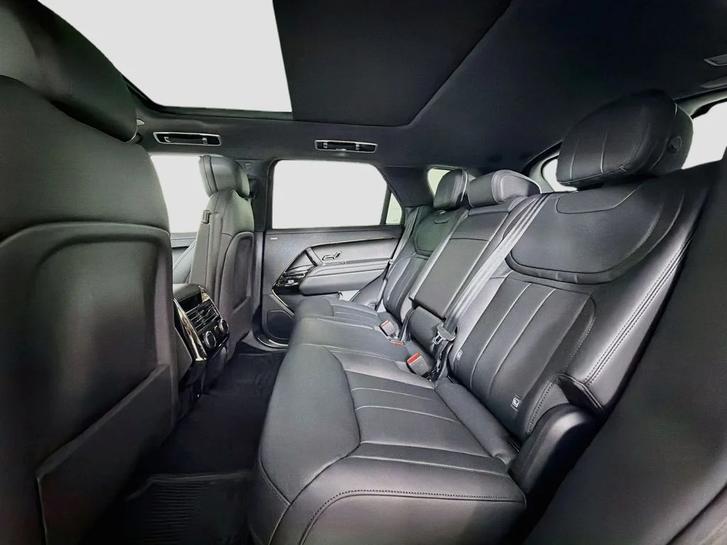 New 2027 Fuji White Land Rover Dynamic SE image 26