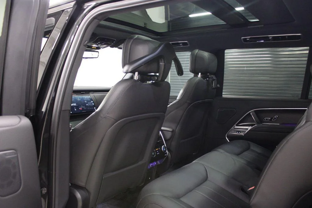 New 2026 Santorini Black Land Rover SE image 40