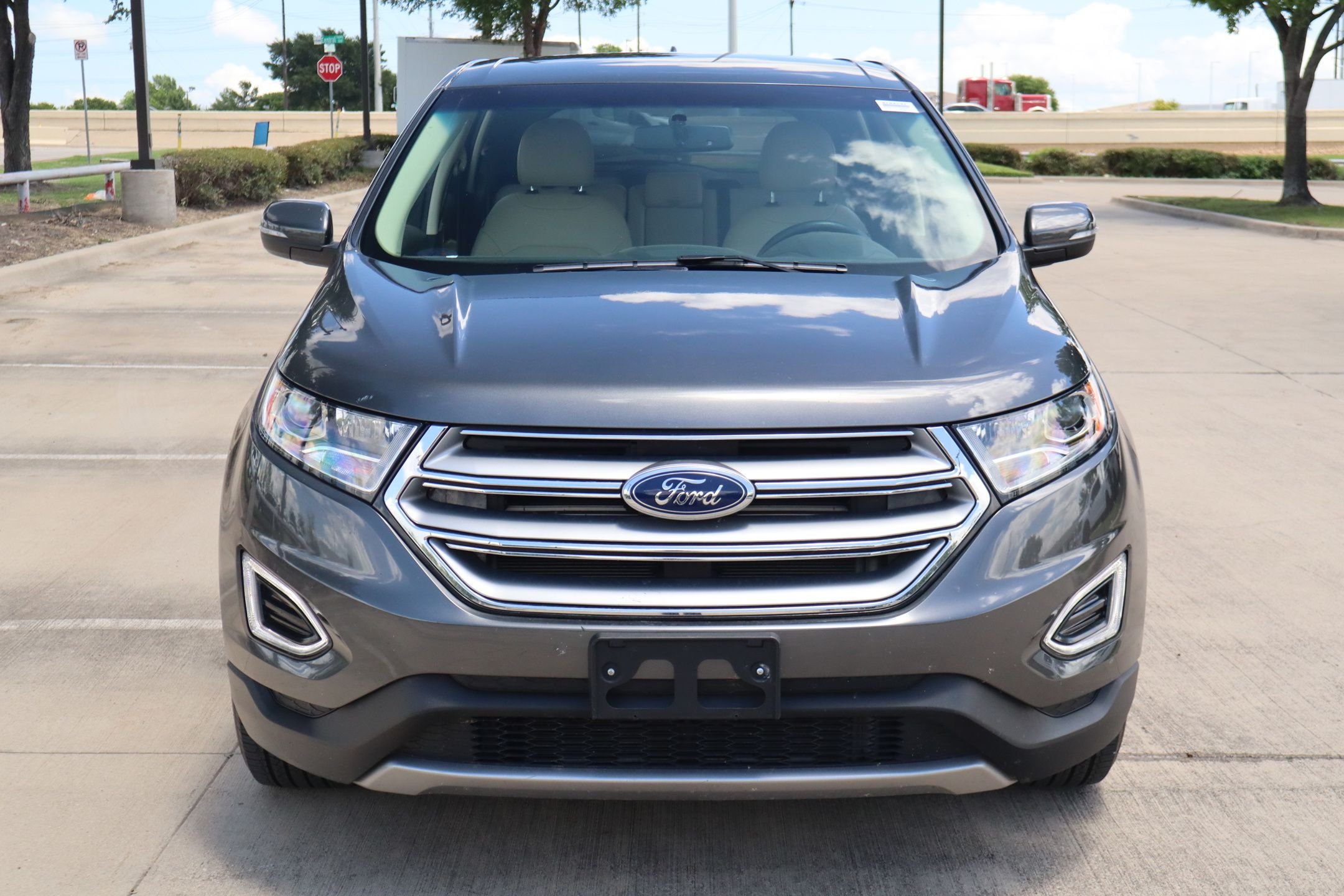 Used 2018 Gray Ford SEL image 9