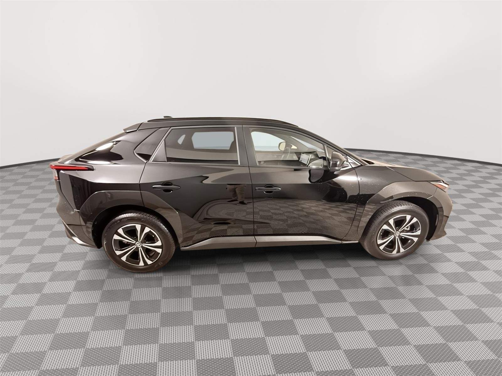 2025 Toyota bZ4X XLE - Photo 12