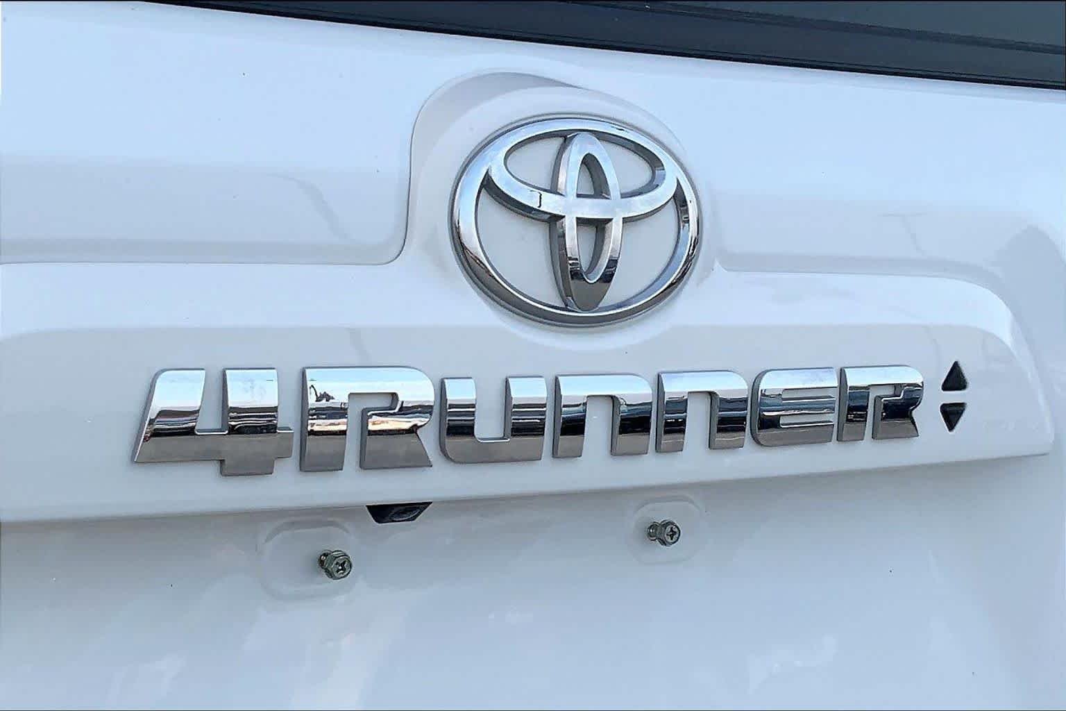 Used 2023 Ice Cap Toyota SR5 Premium image 10