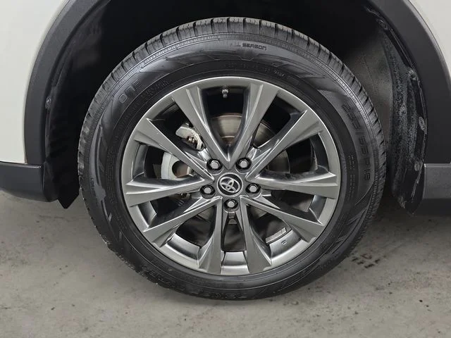 Used 2018 Blizzard Pearl Toyota Limited image 9