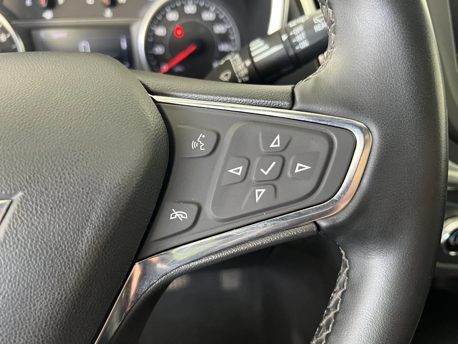 Used 2024 Sterling Gray Metallic Chevrolet LT image 9