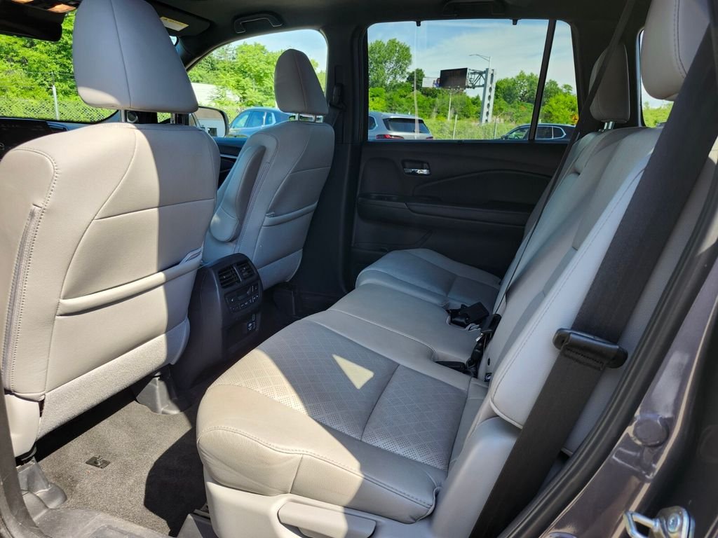 Used 2019  Honda Touring image 17