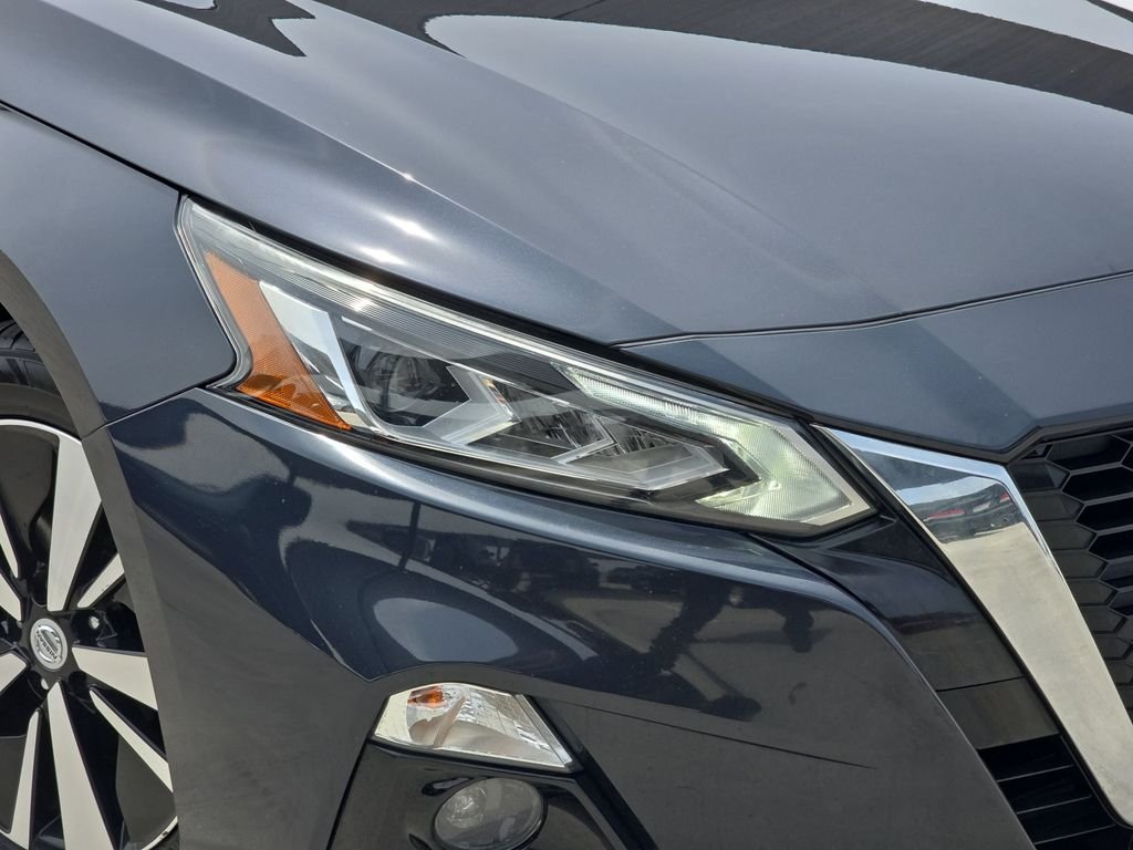 Used 2020 Blue Nissan 2.5 SL image 34