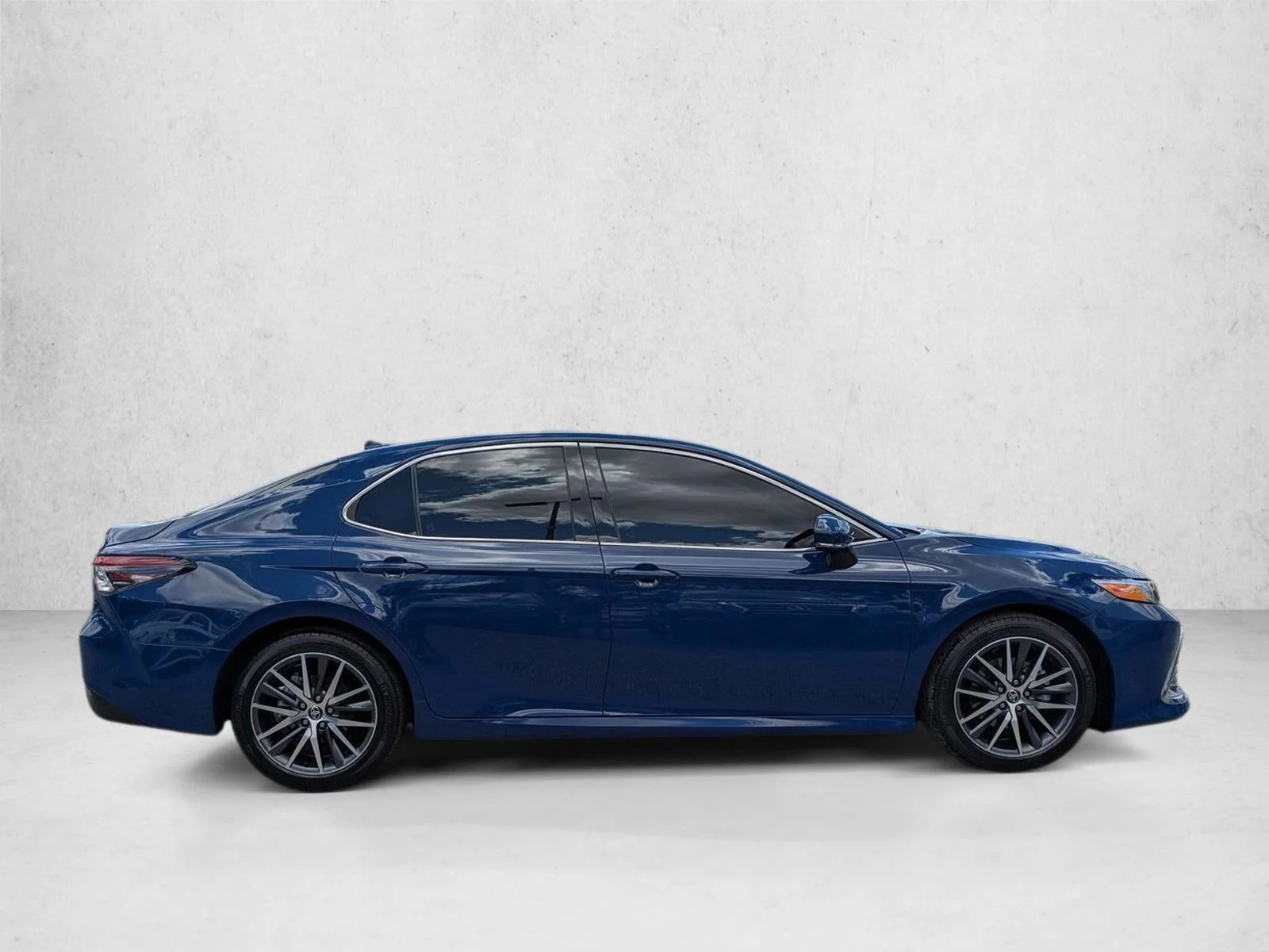 Used 2024 Reservoir Blue Toyota XLE image 4