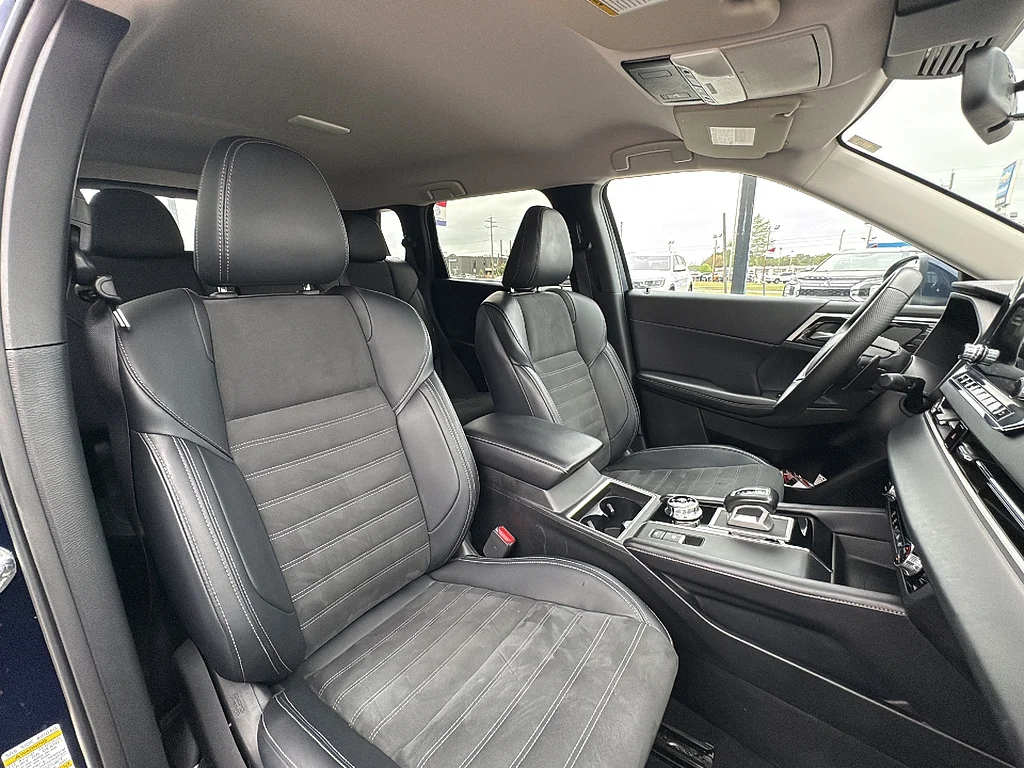 Used 2024 Cosmic Blue Metallic Mitsubishi  image 9