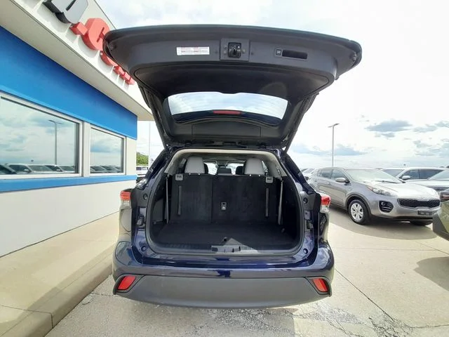 Used 2021  Toyota XLE image 62