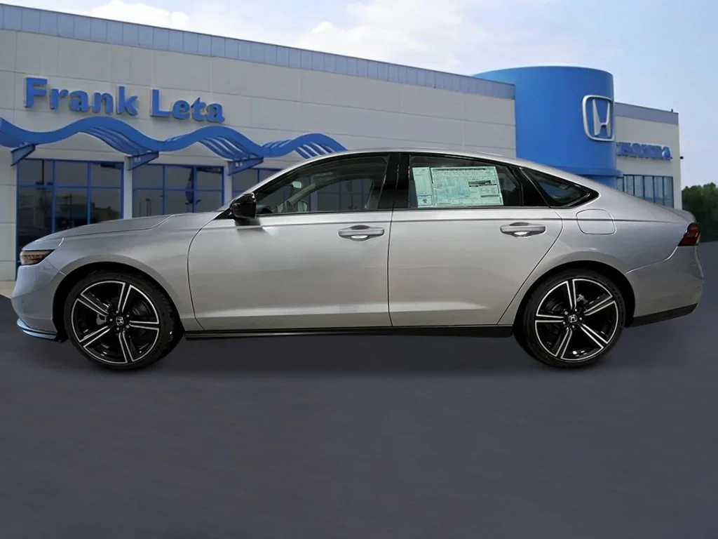 New 2026 Solar Silver Metallic Honda SE image 2