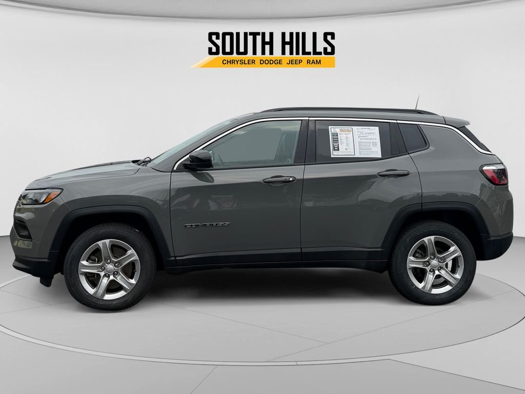 Used 2023 Gray Jeep Latitude image 2