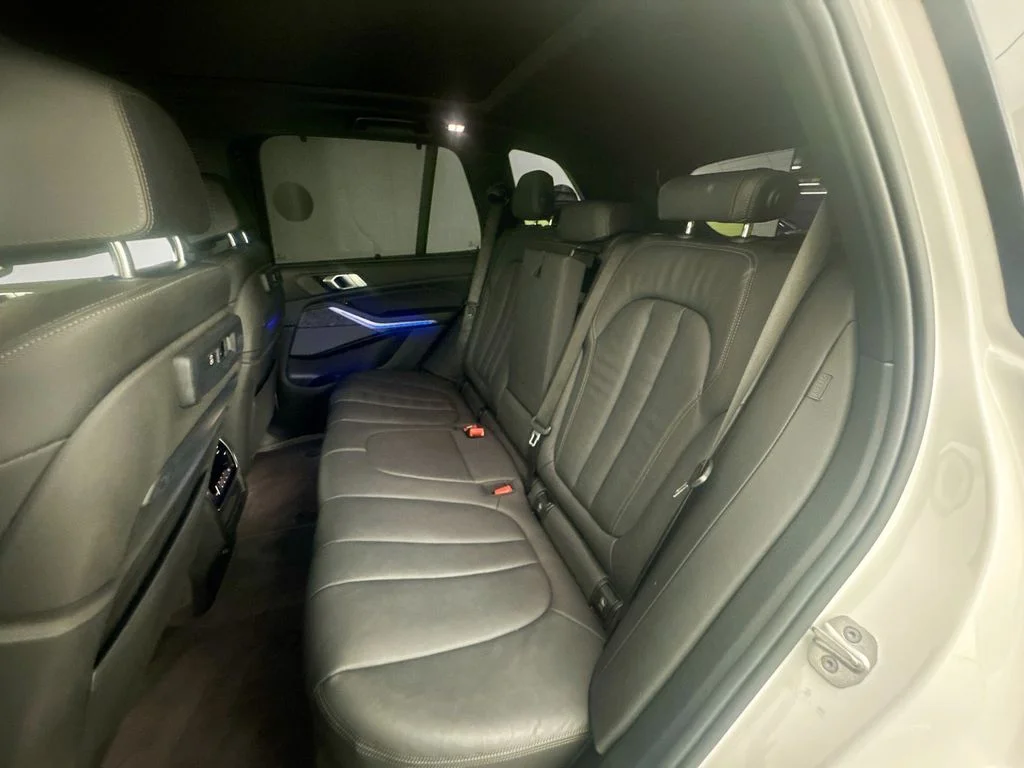 Used 2021 White BMW sDrive40i image 24