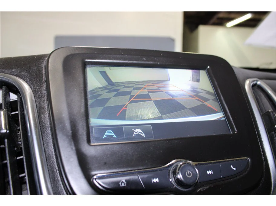 Used 2018 Silver Ice Metallic Chevrolet LT image 31