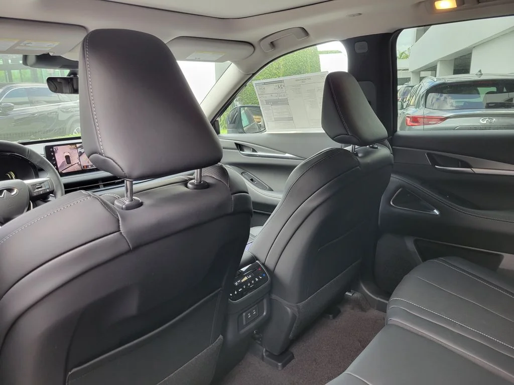 New 2027 HARBOR GRAY INFINITI Luxe FWD image 8