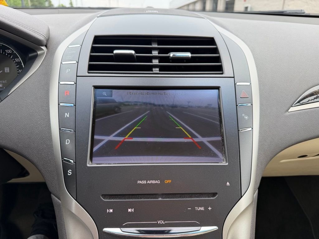 Used 2014 White Lincoln Base image 13