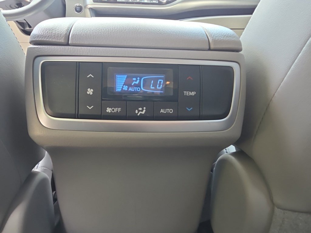Used 2019 Shoreline Mist Toyota XLE image 28