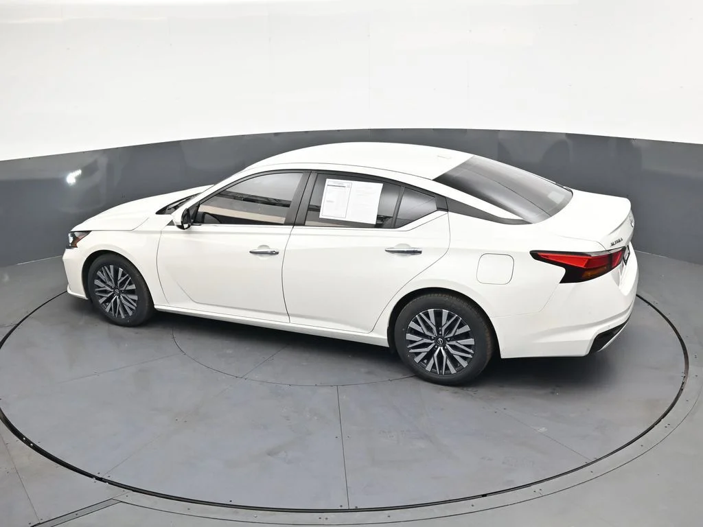 Used 2023 White Nissan 2.5 SV image 37