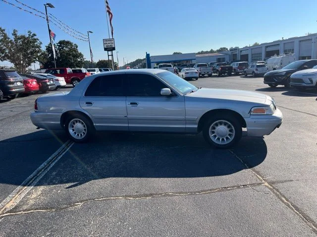 Used 2000  Ford LX image 2