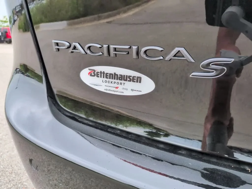 New 2027 Black Chrysler Limited image 8