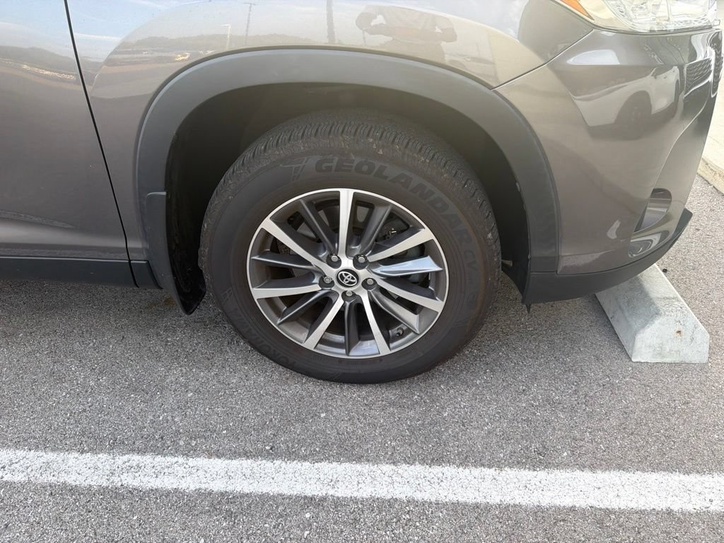 Used 2019 Predawn Gray Mica Toyota SE image 12