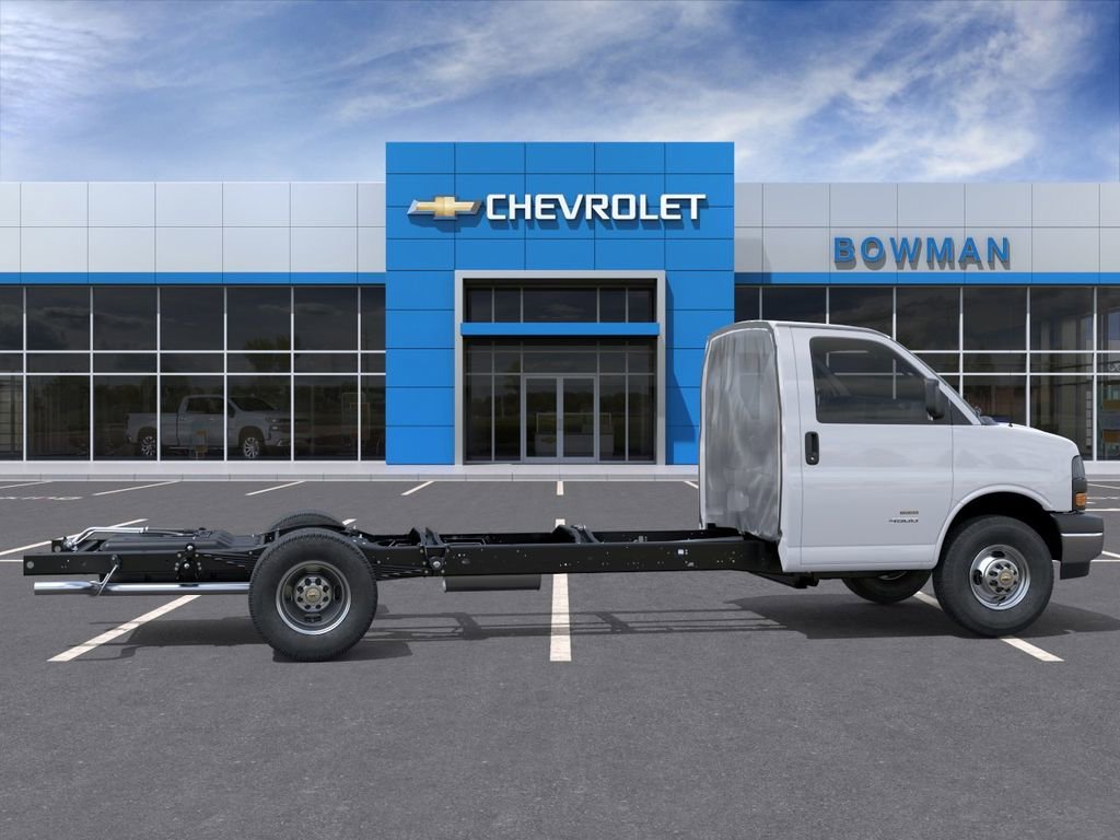 New 2026 Summit White Chevrolet 1WT image 5