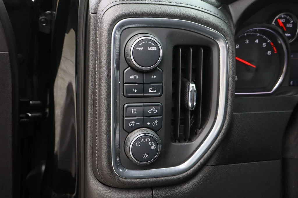 Used 2021 Black Chevrolet RST image 13