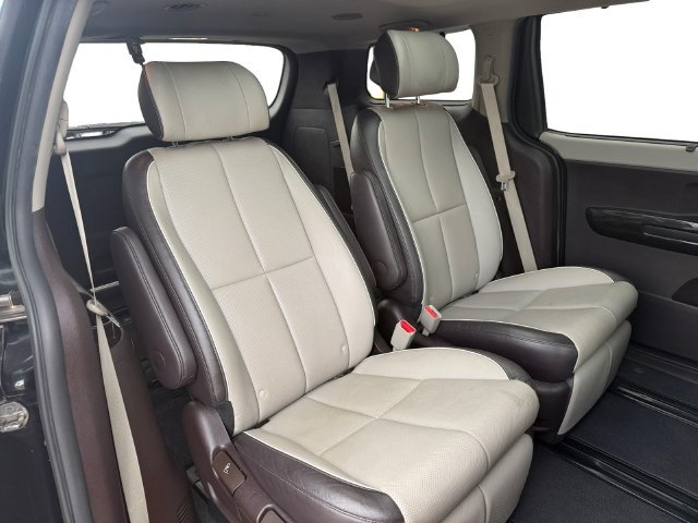 Used 2016 Black Kia SXL image 35
