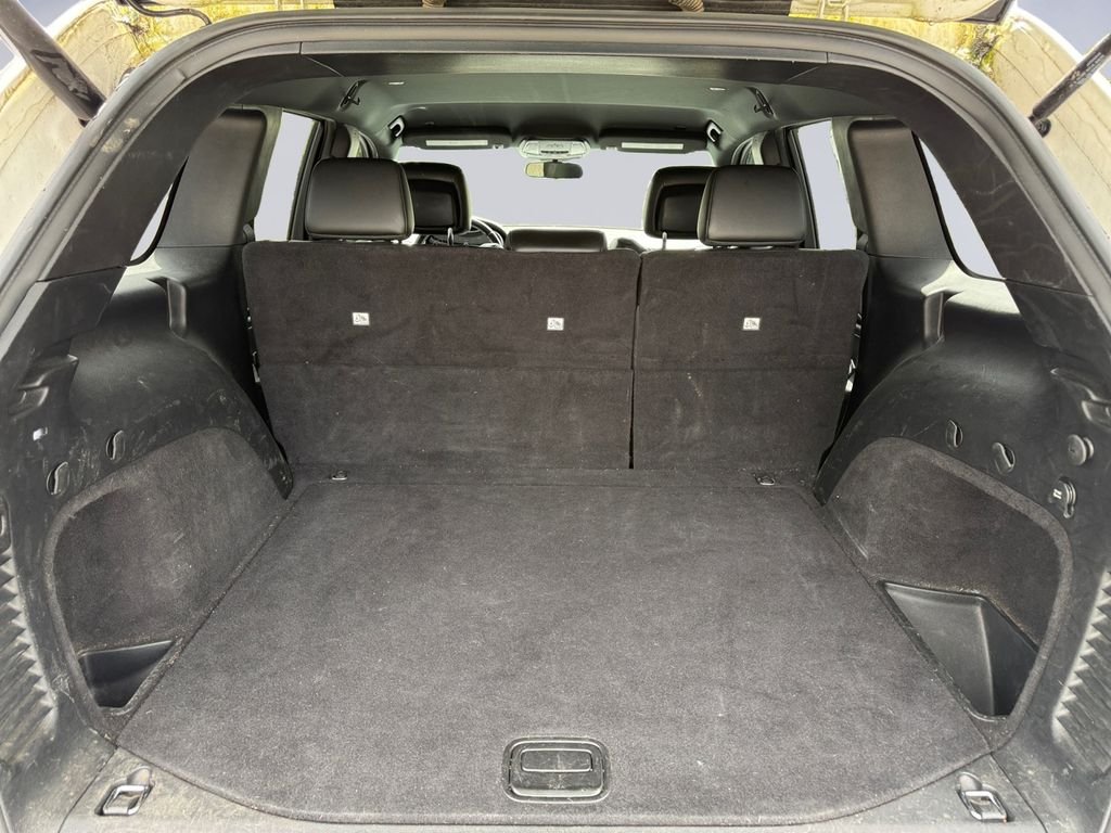 Used 2021 White Jeep Laredo X image 21