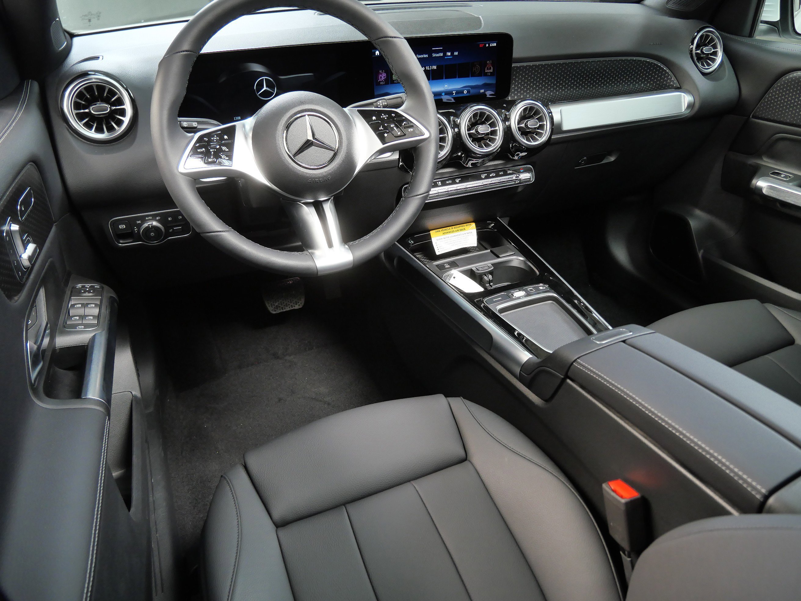 New 2026 Polar White Mercedes-Benz GLB 250 image 2