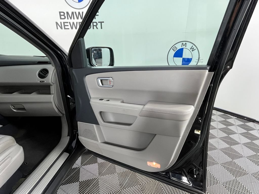 Used 2014 Black Honda EX-L image 20