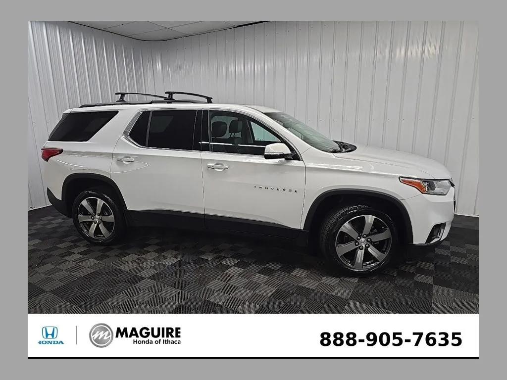 Used 2019 Summit White Chevrolet 3LT image 1