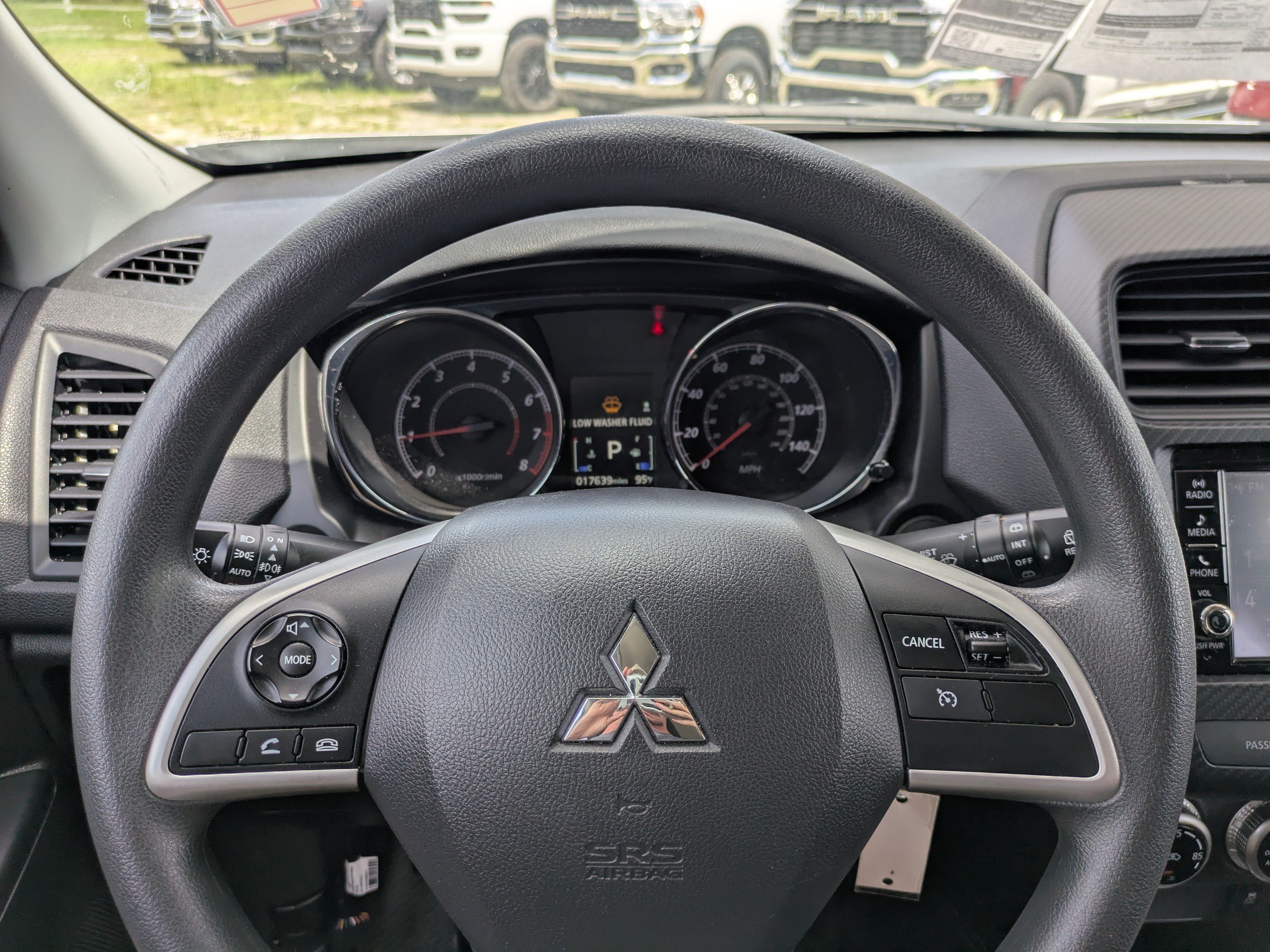 Used 2025 Silver Mitsubishi LE image 23