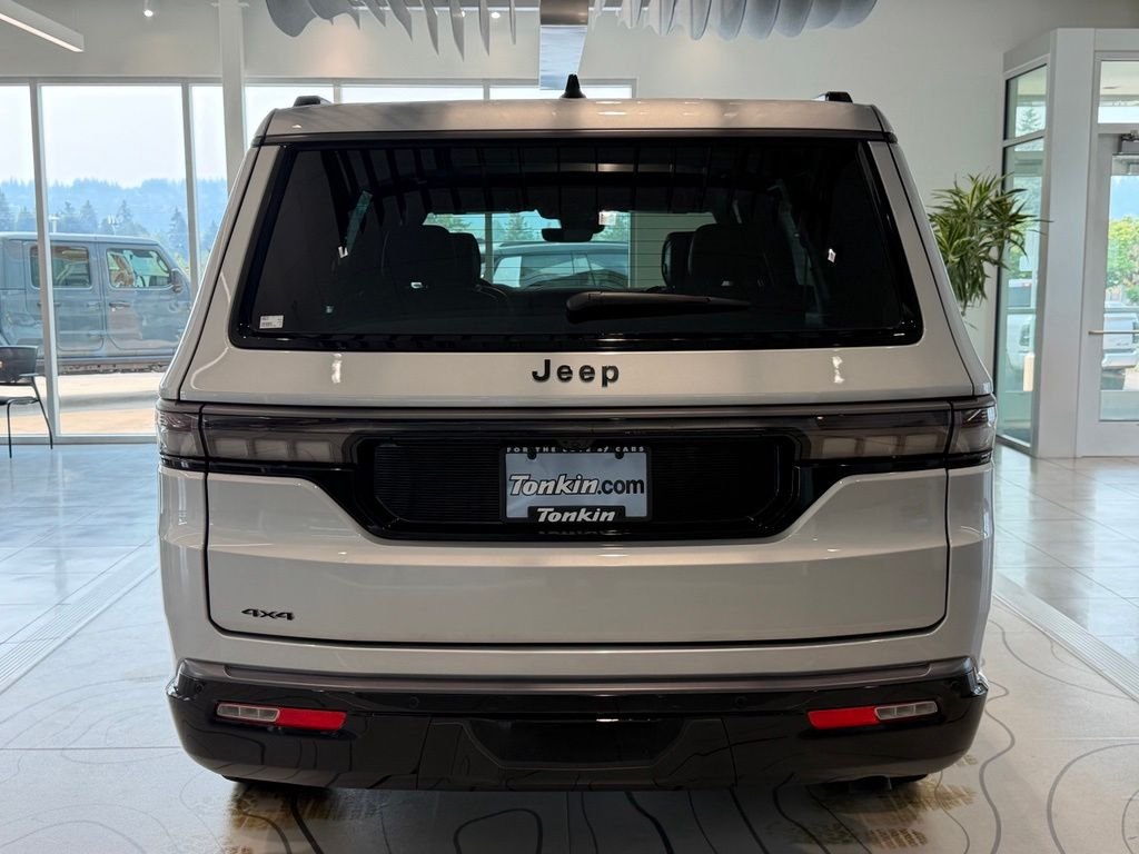New 2026 Silver-Zynith Exterior Paint Jeep Limited Altitude image 8