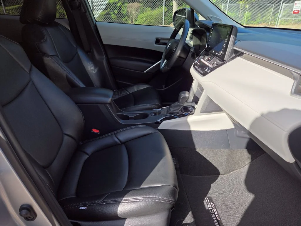 Certified Used 2022 Silver Toyota LE image 14