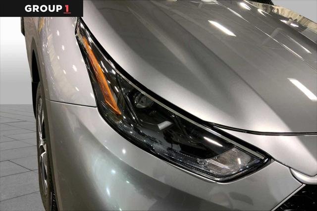 Certified Used 2025 PRECIOUS METAL Toyota  image 28
