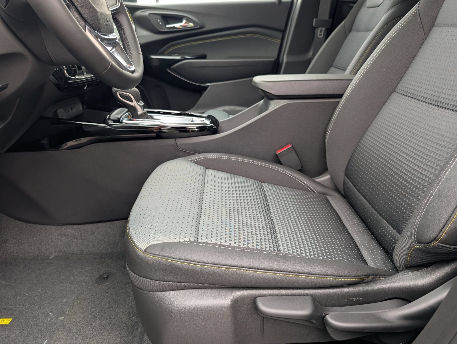 2026 Chevrolet Trax LT - Photo 7