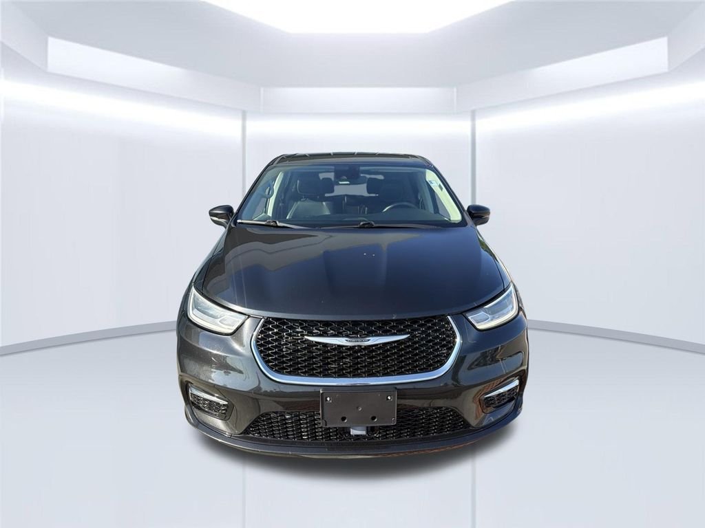 Used 2023 Black Chrysler Touring L image 2