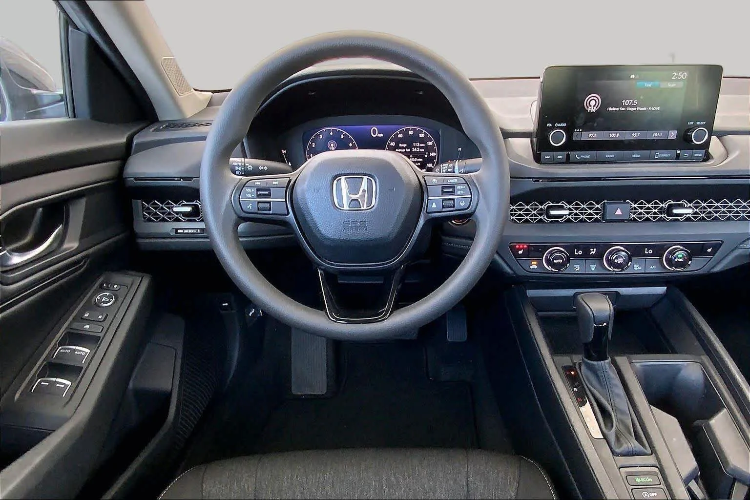 Used 2025 Solar Silver Metallic Honda SE image 7