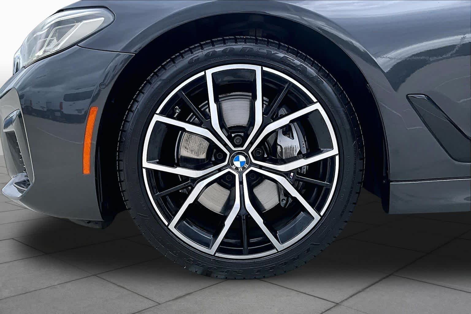 Used 2022 Dark Graphite Metallic BMW 540i image 10