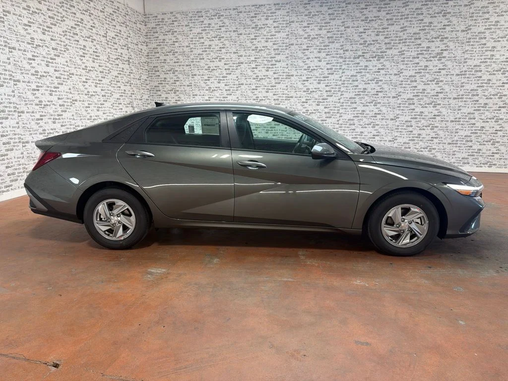 New 2026 Amazon Gray Hyundai SE image 8